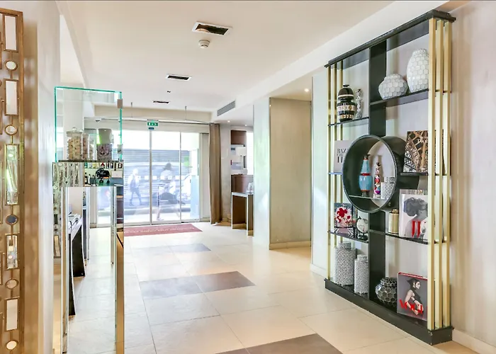 Elysées, An Ihg 4* Parigi