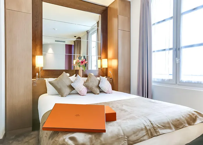 Elysées, An Ihg 4* Parigi